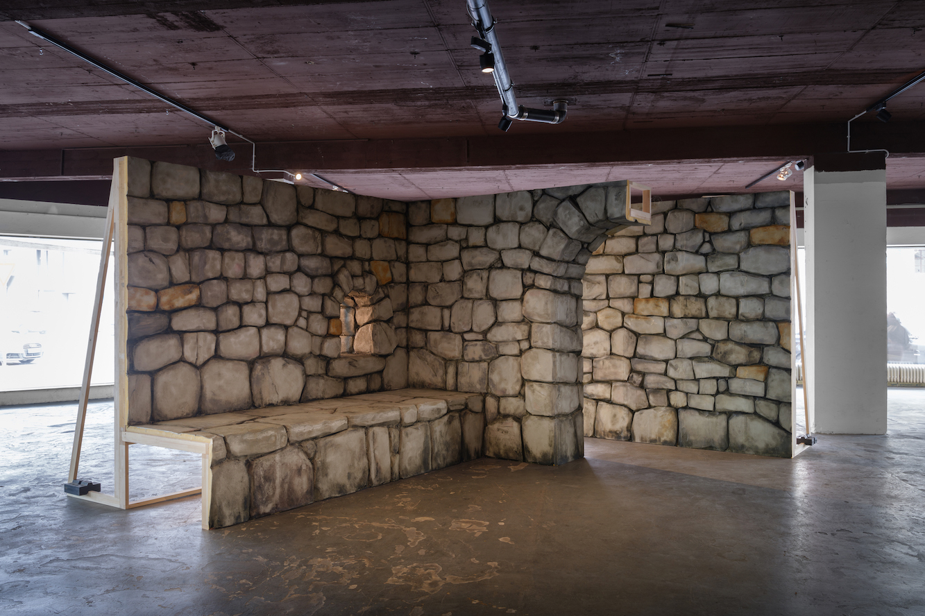 Jordan Strafer, Installation view, "MERCY NO NO", Film set, wood, faux stone, 519 x 396 x 240 cm / Dimensions variable, Heidi, 2023